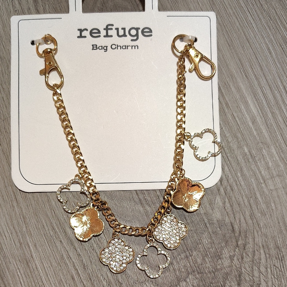 🆕Bag Charm w Gold & Bling Clover Charms